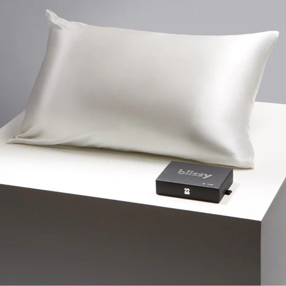 NWT Blissy White Silk Pillowcase